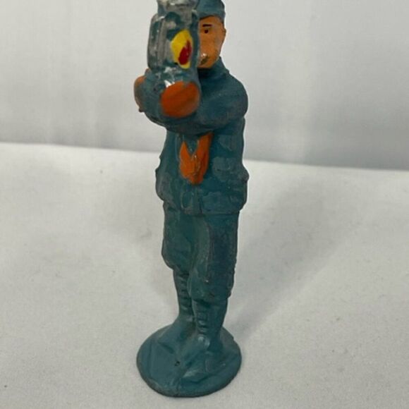 Vintage MANOIL 3.5" Figurine Lead Toy 41/16 Man Blowing Out Lantern - Picture 4 of 5